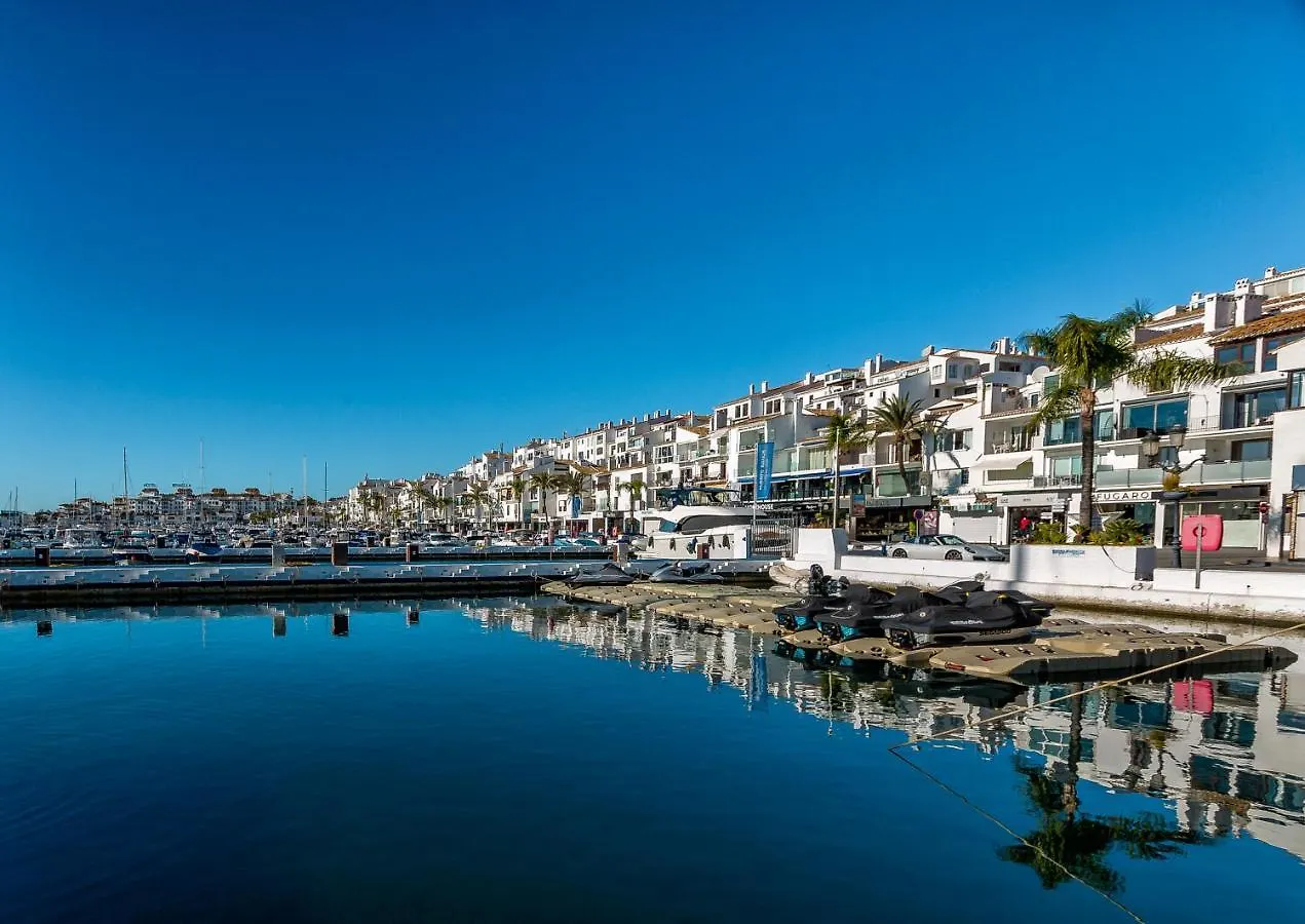 4 Bedroom Holiday Penthouse Near Puerto Banus, In Nueva Andalucia マルベーリャ アパート