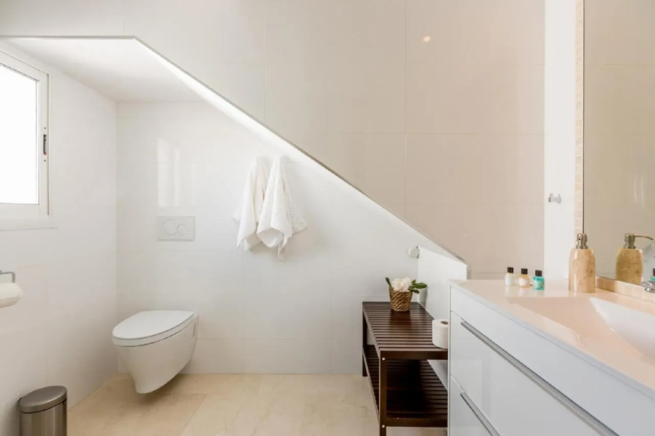 4 Bedroom Holiday Penthouse Near Puerto Banus, In Nueva Andalucia マルベーリャ スペイン