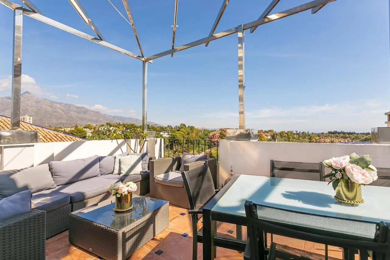 4 Bedroom Holiday Penthouse Near Puerto Banus, In Nueva Andalucia マルベーリャ