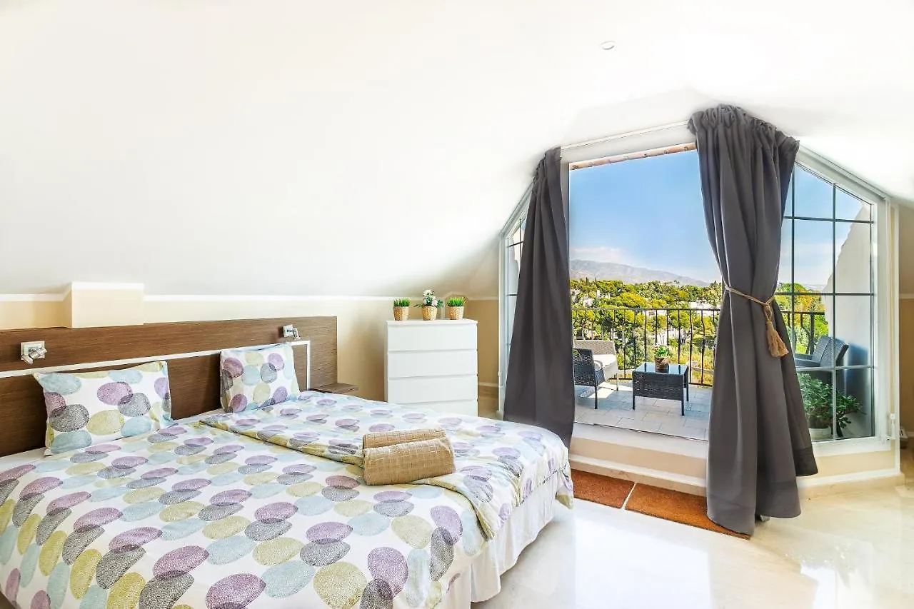 アパート 4 Bedroom Holiday Penthouse Near Puerto Banus, In Nueva Andalucia マルベーリャ