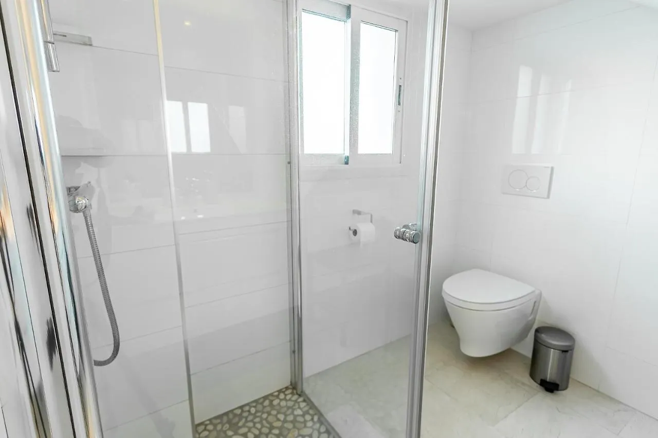 4 Bedroom Holiday Penthouse Near Puerto Banus, In Nueva Andalucia マルベーリャ 0*,  スペイン