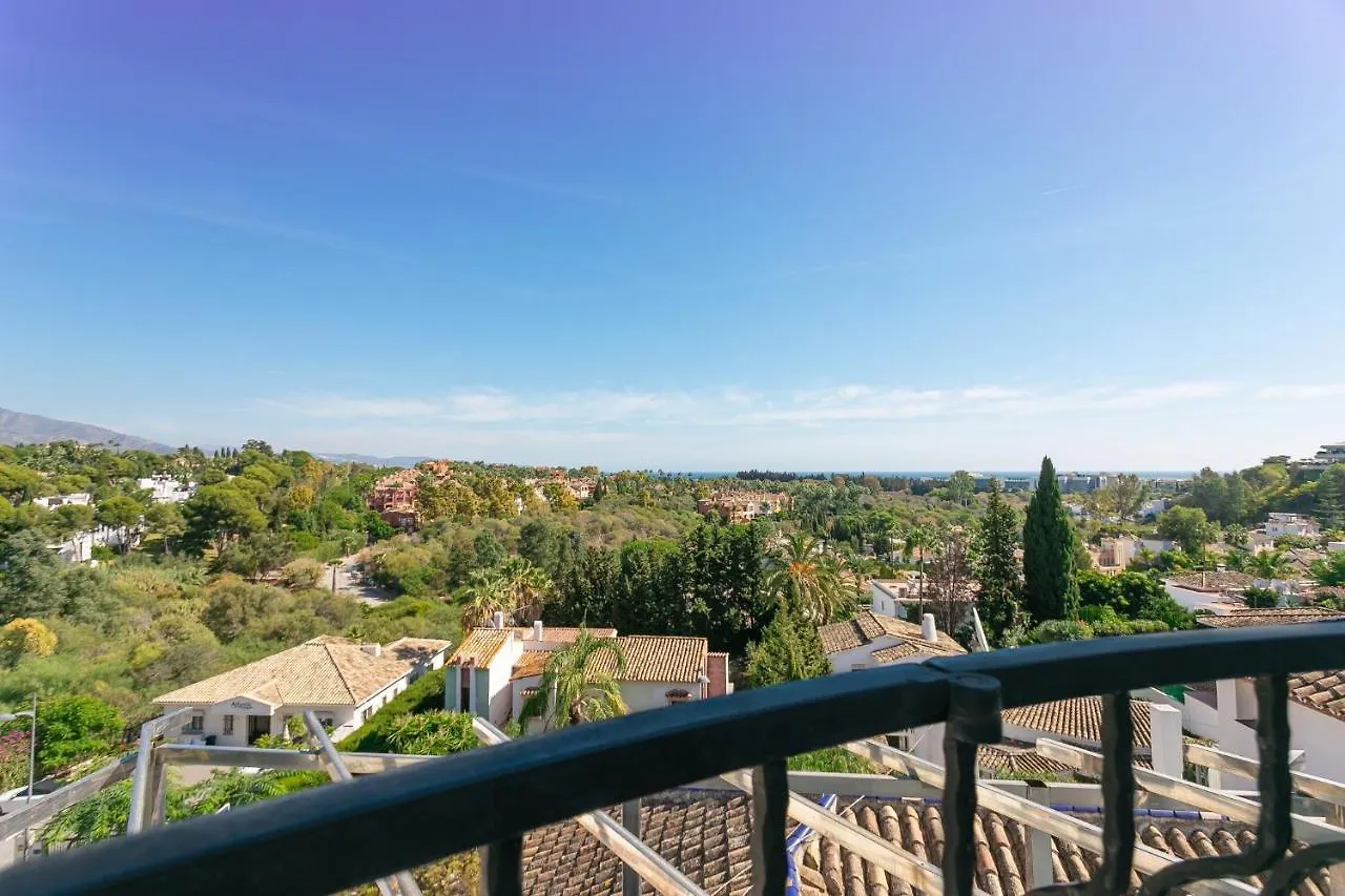 4 Bedroom Holiday Penthouse Near Puerto Banus, In Nueva Andalucia マルベーリャ アパート