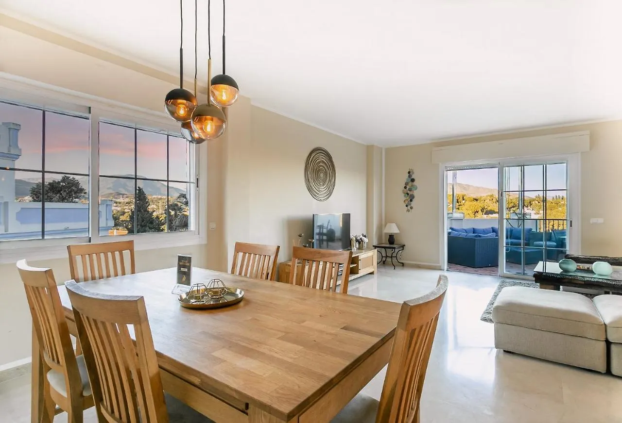アパート 4 Bedroom Holiday Penthouse Near Puerto Banus, In Nueva Andalucia マルベーリャ